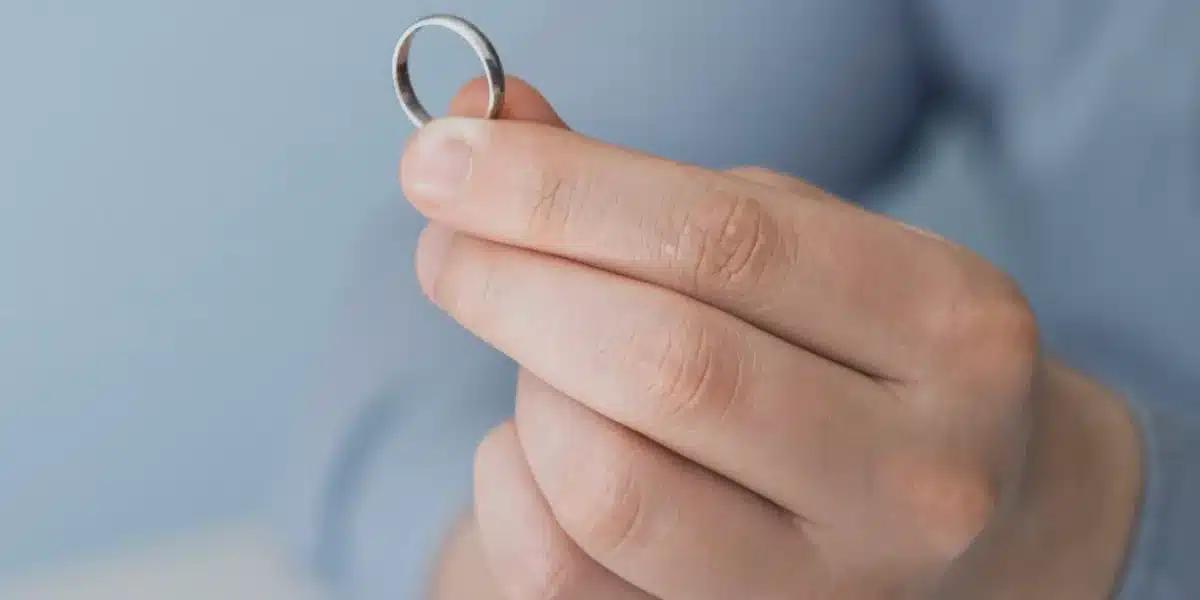 Divorcio por poder en Colombia, como divorciarse si su pareja esta en el exterior o en otro país